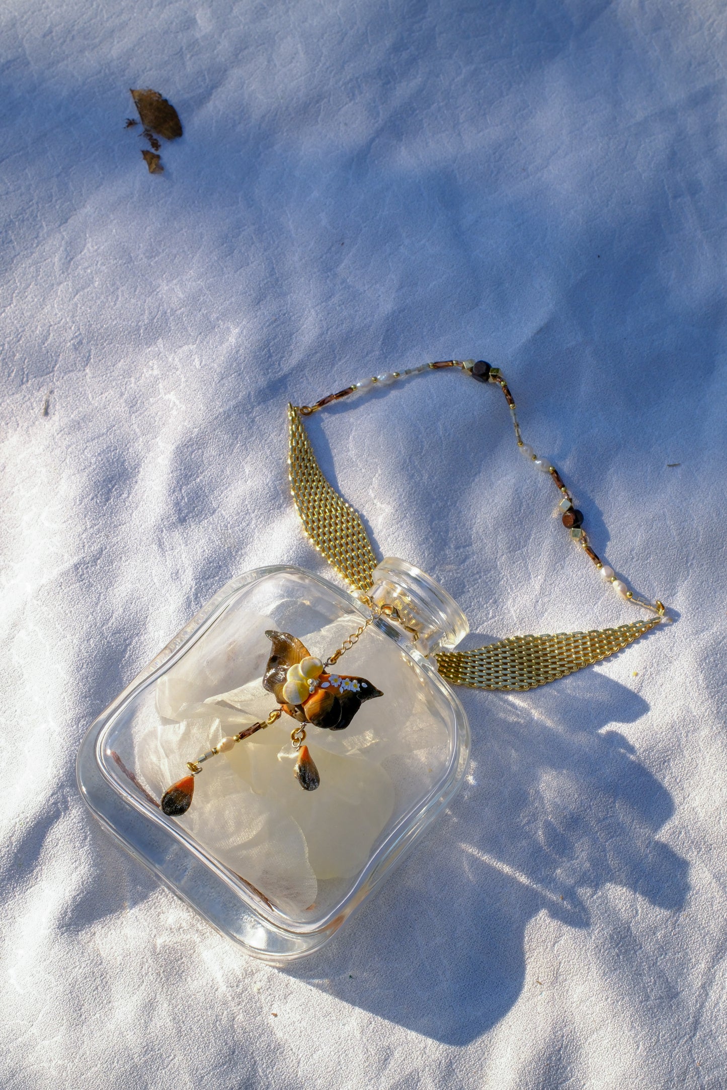 Butterfly Whispers Flower．Gold