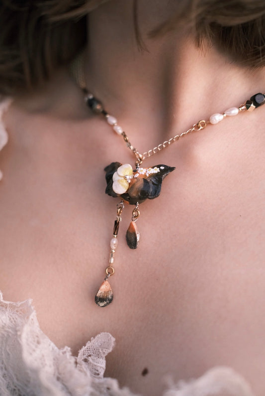 Butterfly Whispers Flower．Gold