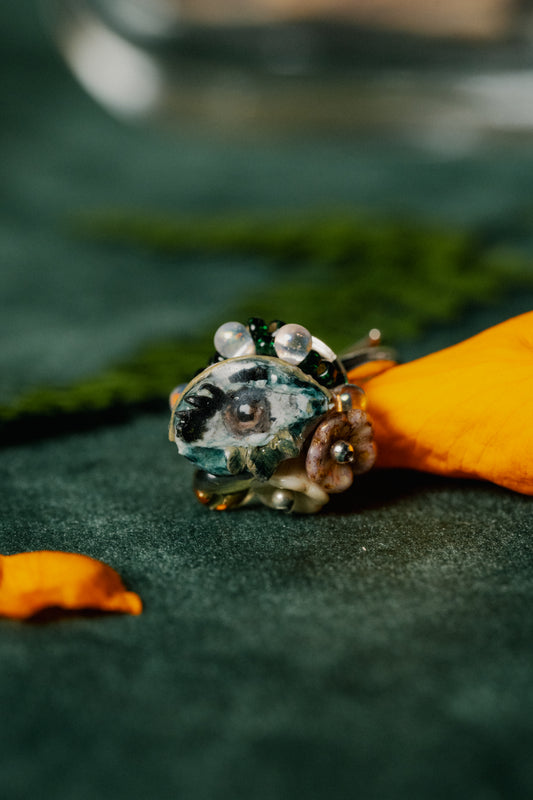 Flower in the Eye Ring